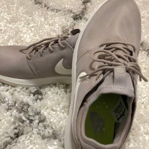 Nike Women’s tennis Shoes